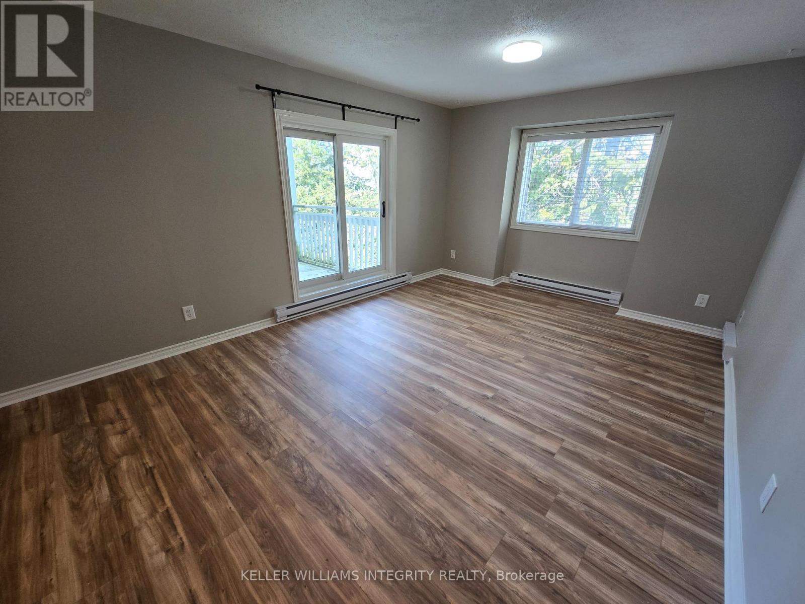 












215 - 270 LORRY GREENBERG DRIVE

,
Ottawa,




Ontario
K1T3K2

