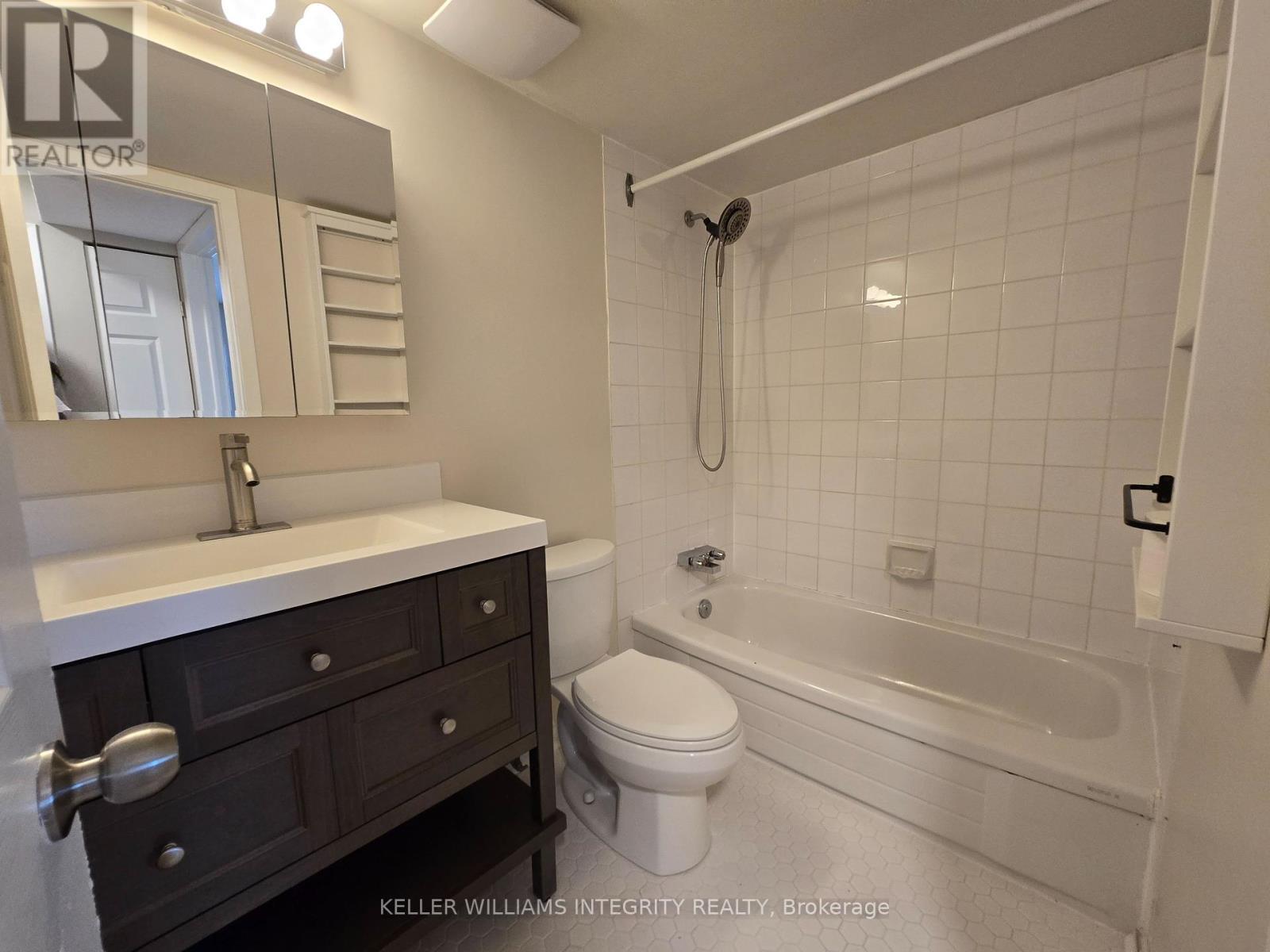 












215 - 270 LORRY GREENBERG DRIVE

,
Ottawa,




Ontario
K1T3K2

