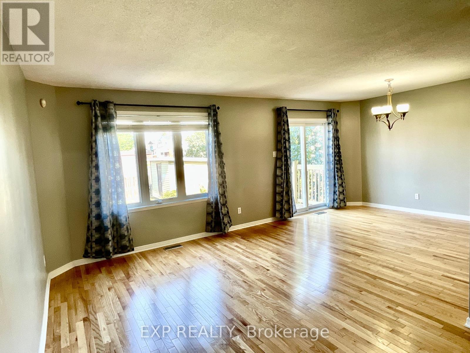 












2175 PATRICIA STREET

,
Clarence-Rockland,




Ontario
K4K1V8

