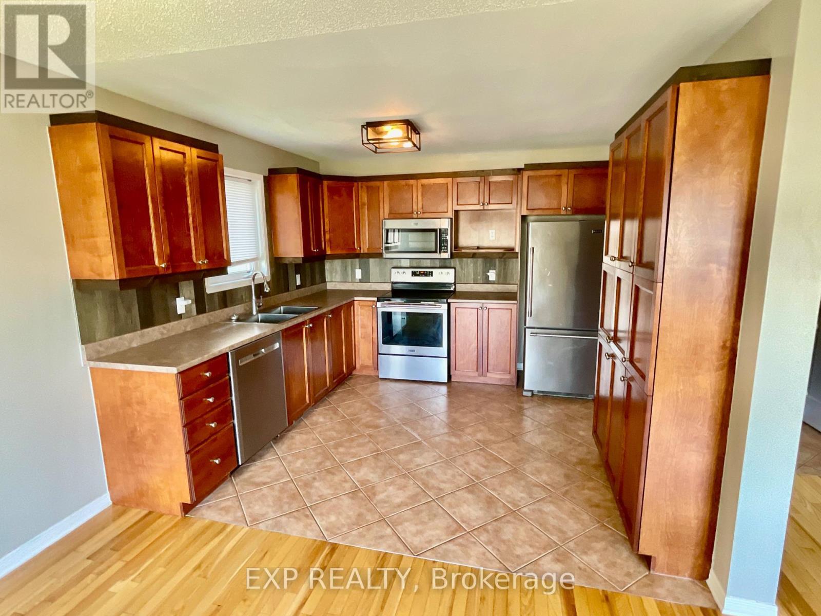 












2175 PATRICIA STREET

,
Clarence-Rockland,




Ontario
K4K1V8

