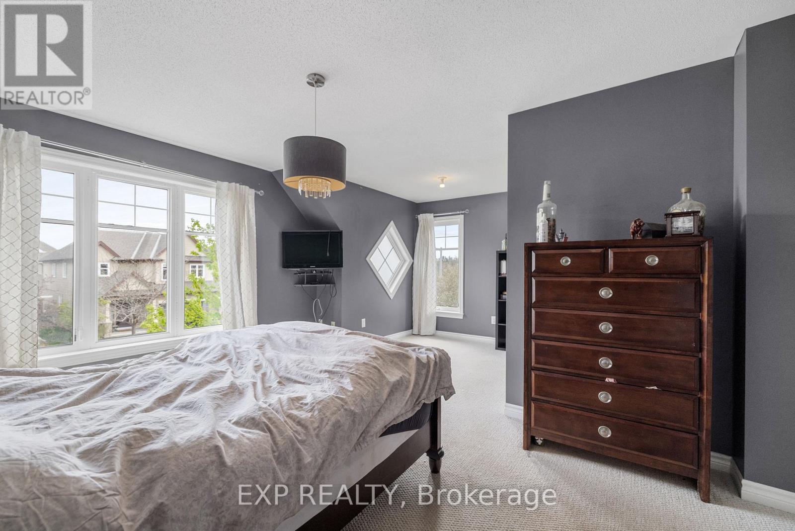 












613 WILLOWMERE WAY

,
Ottawa,




Ontario
K1T0K2

