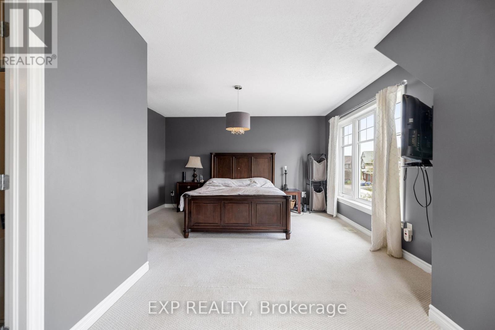 












613 WILLOWMERE WAY

,
Ottawa,




Ontario
K1T0K2

