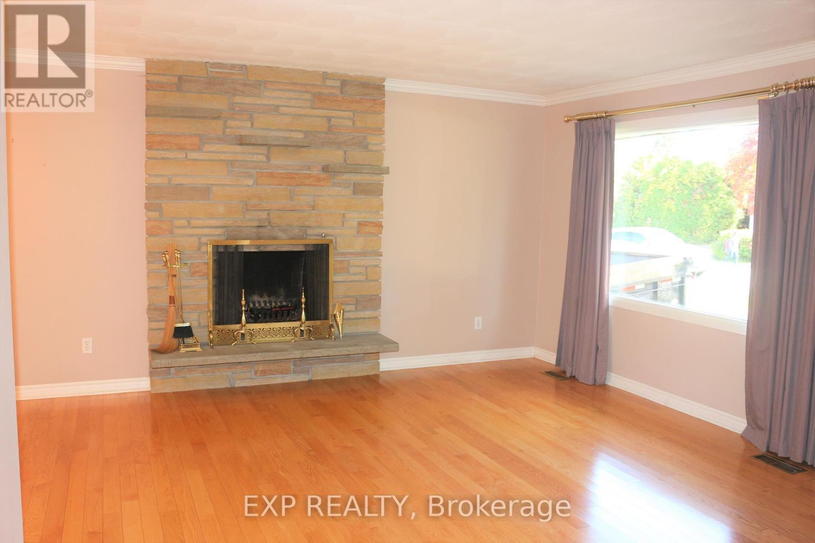 












11 HILLVIEW ROAD

,
Ottawa,




Ontario
K2H5G5

