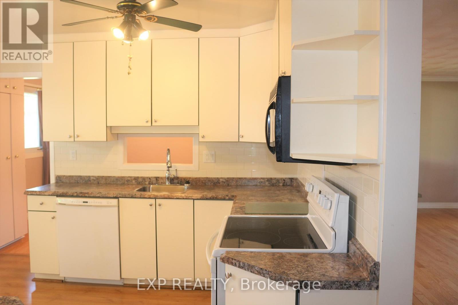 












11 HILLVIEW ROAD

,
Ottawa,




Ontario
K2H5G5

