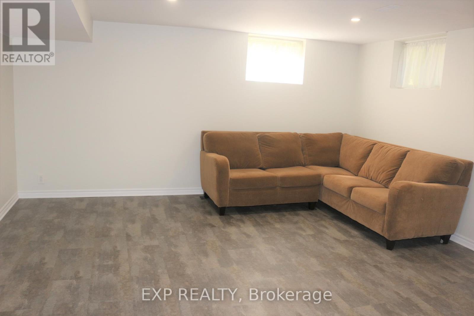 












11 HILLVIEW ROAD

,
Ottawa,




Ontario
K2H5G5

