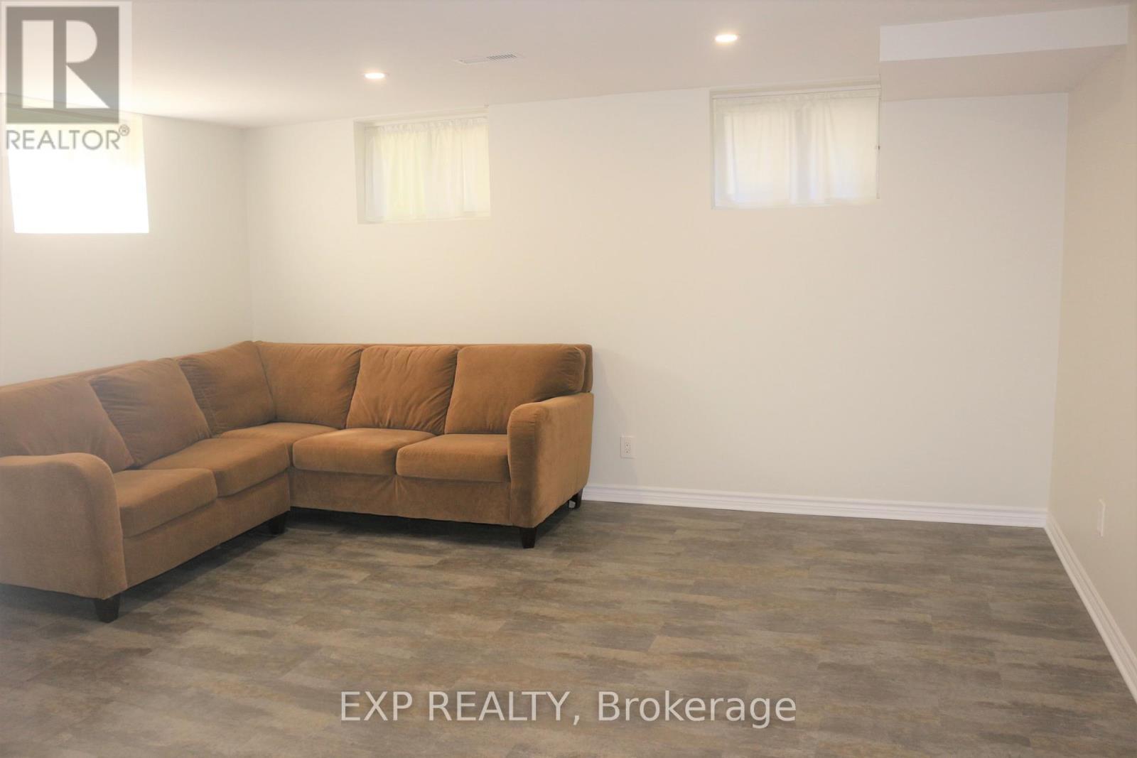 












11 HILLVIEW ROAD

,
Ottawa,




Ontario
K2H5G5

