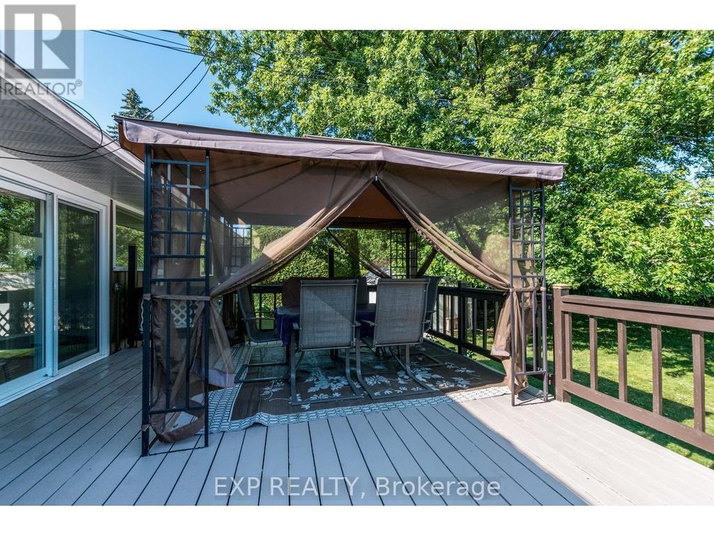 












11 HILLVIEW ROAD

,
Ottawa,




Ontario
K2H5G5

