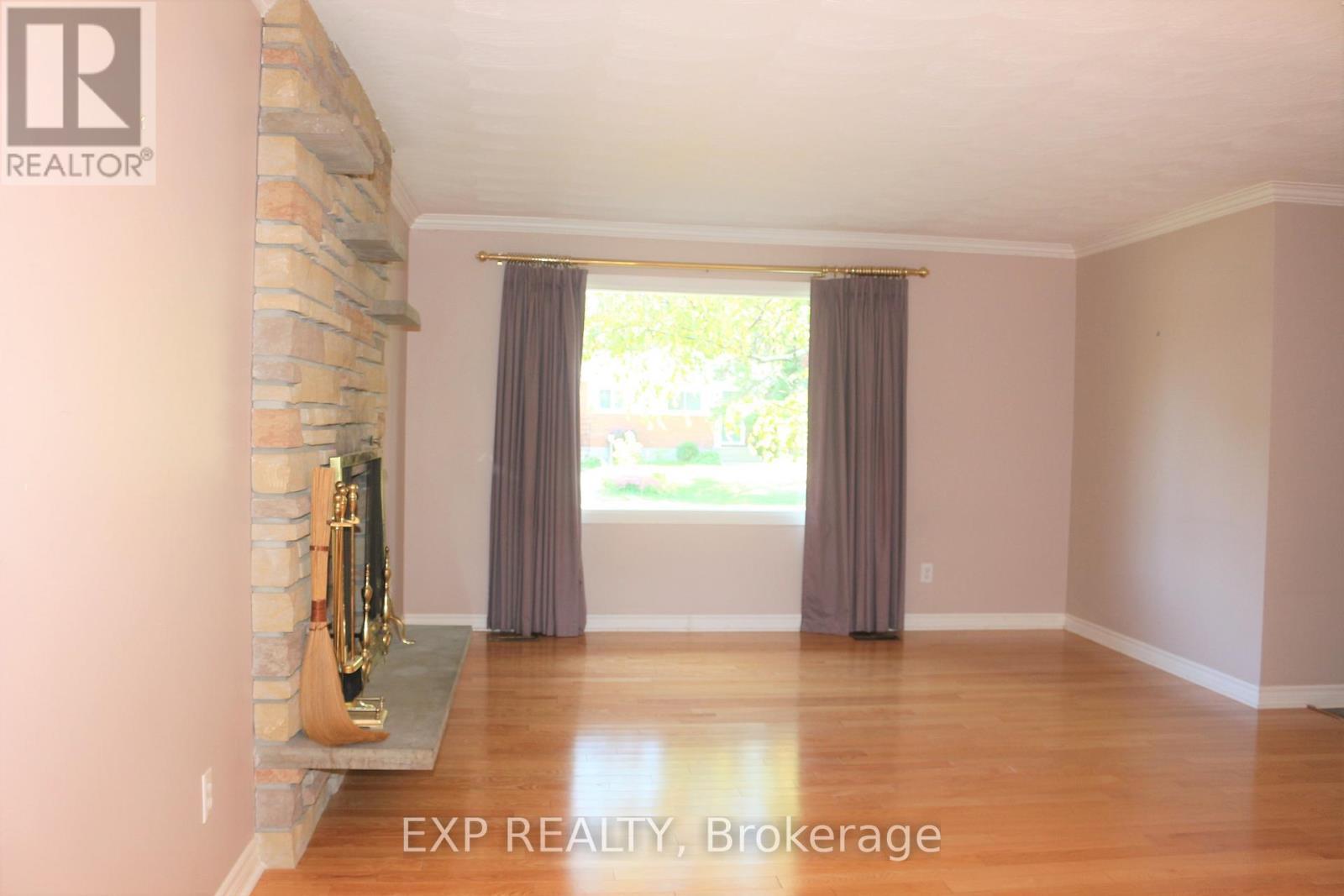 












11 HILLVIEW ROAD

,
Ottawa,




Ontario
K2H5G5

