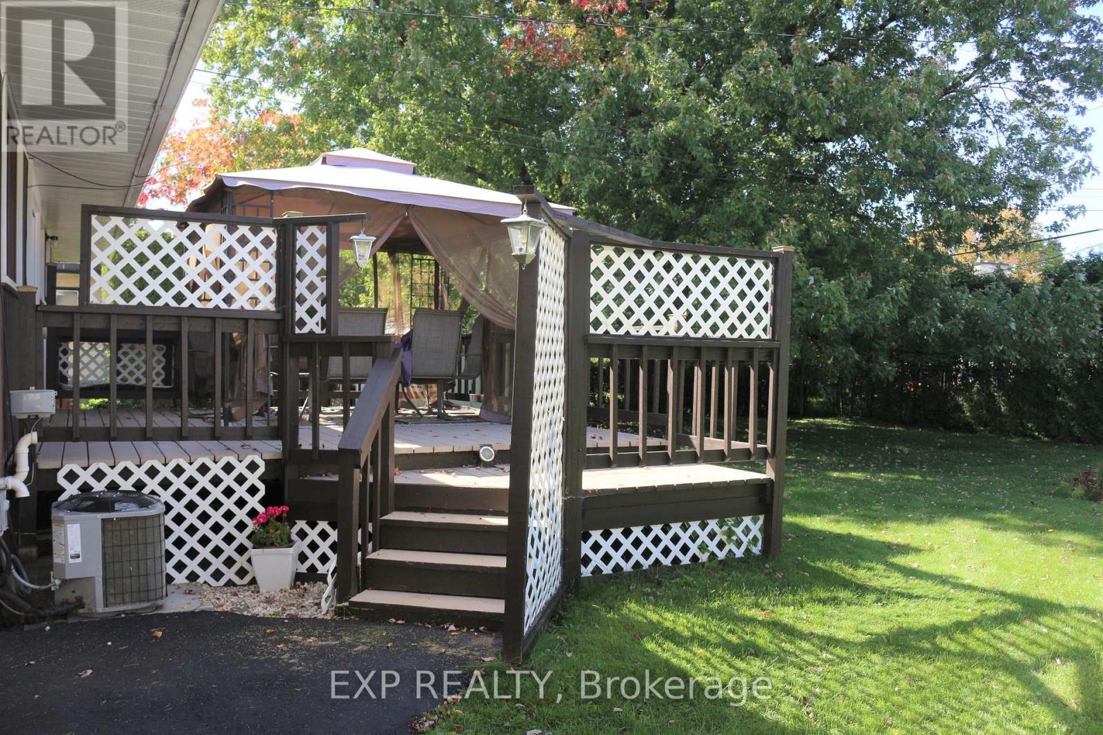 












11 HILLVIEW ROAD

,
Ottawa,




Ontario
K2H5G5

