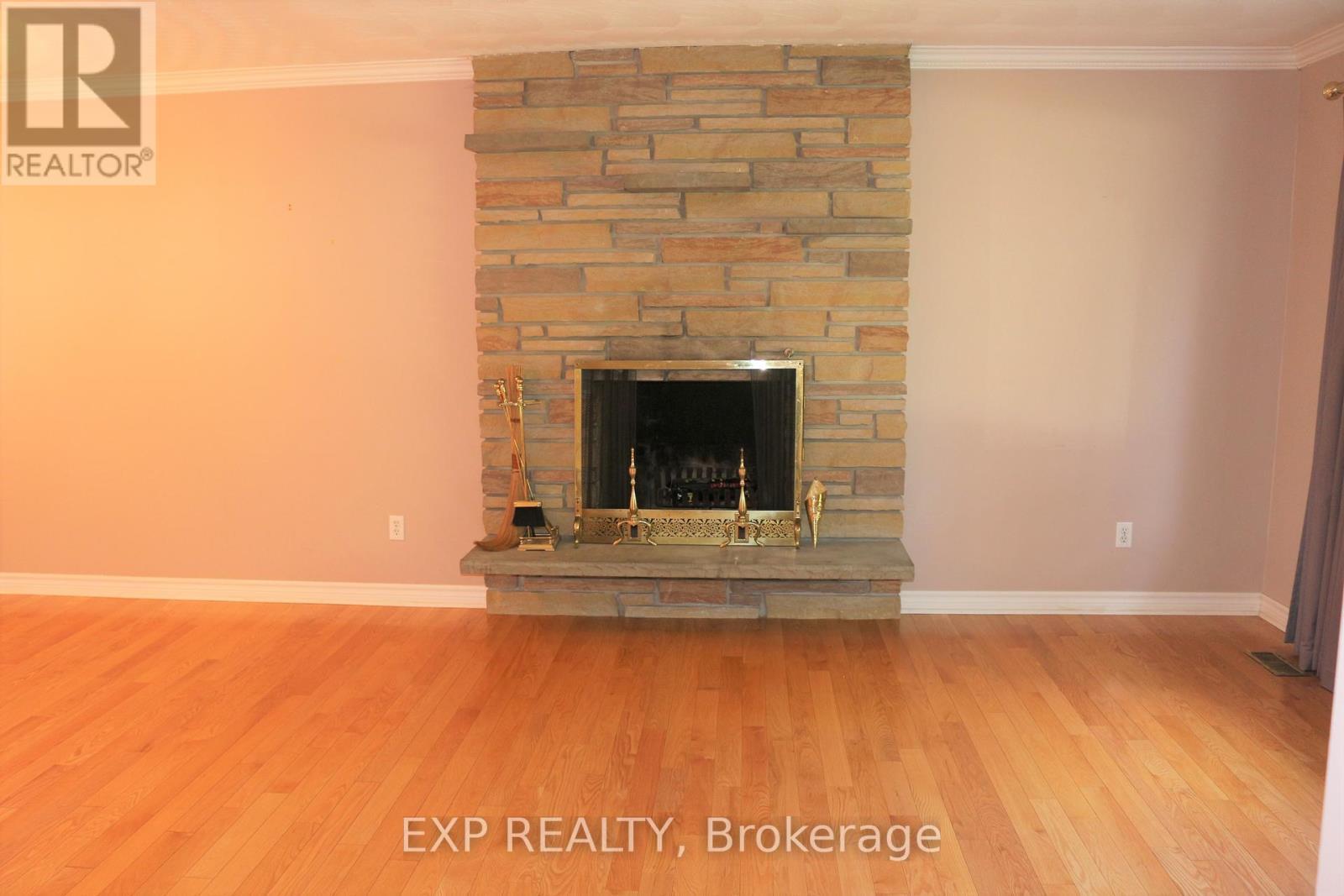 












11 HILLVIEW ROAD

,
Ottawa,




Ontario
K2H5G5

