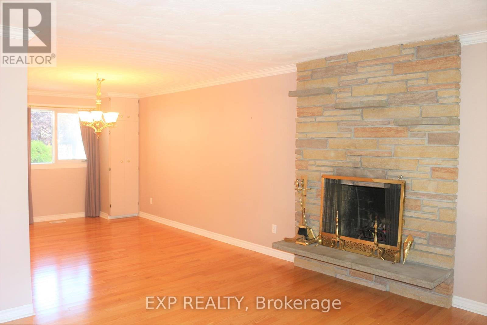 












11 HILLVIEW ROAD

,
Ottawa,




Ontario
K2H5G5

