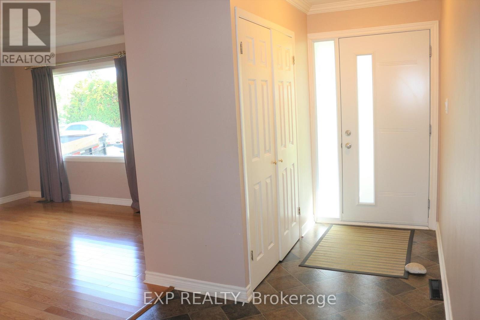 












11 HILLVIEW ROAD

,
Ottawa,




Ontario
K2H5G5

