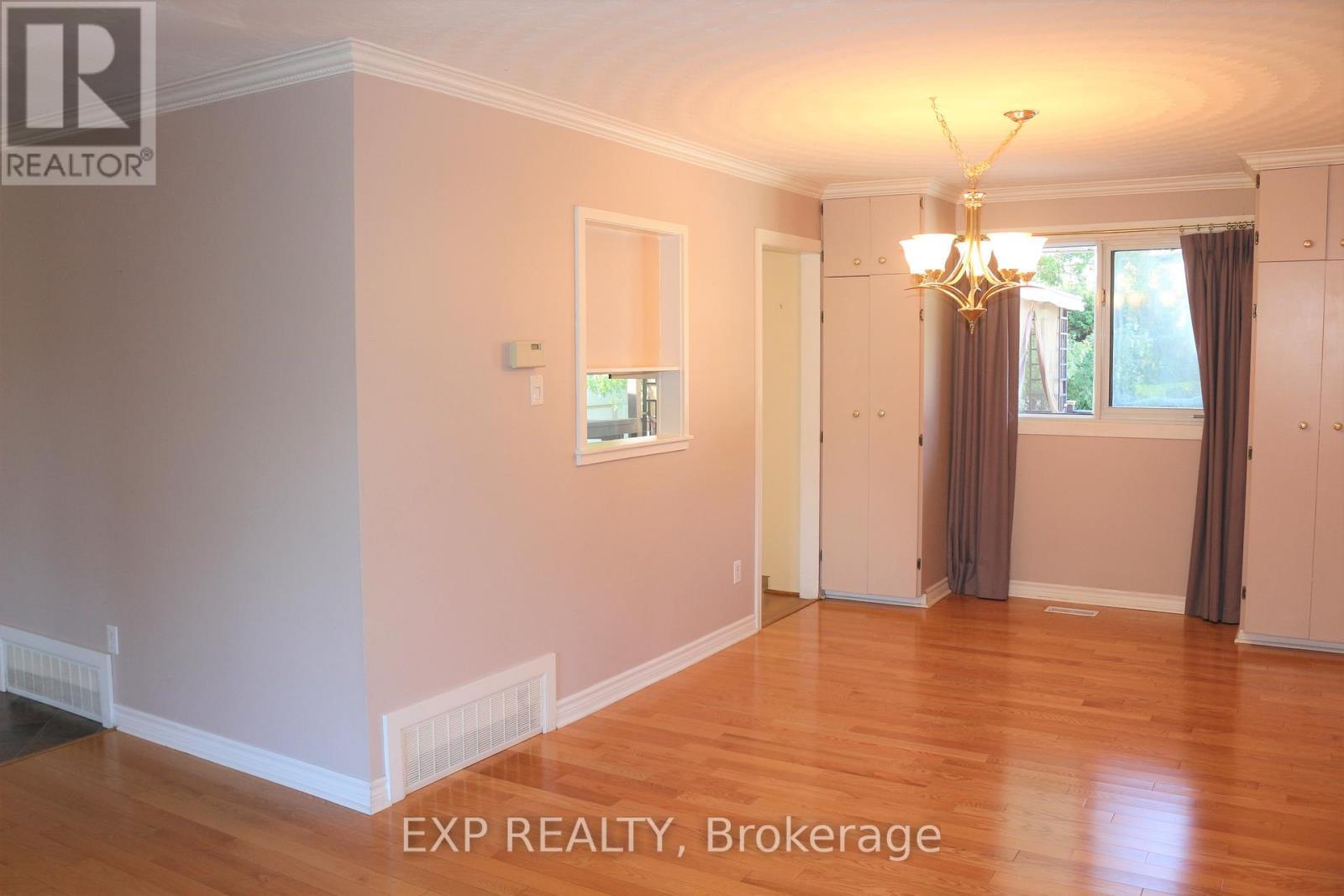 












11 HILLVIEW ROAD

,
Ottawa,




Ontario
K2H5G5


