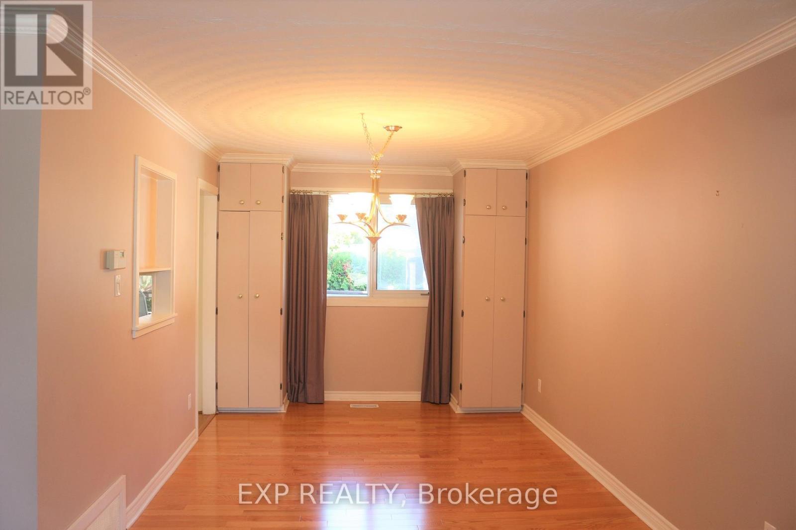 












11 HILLVIEW ROAD

,
Ottawa,




Ontario
K2H5G5

