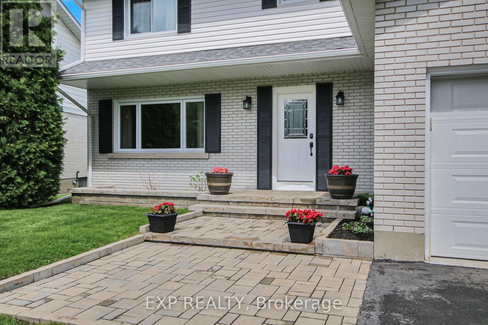 












2001 NEEPAWA AVENUE

,
Ottawa,




Ontario
K2A3L4

