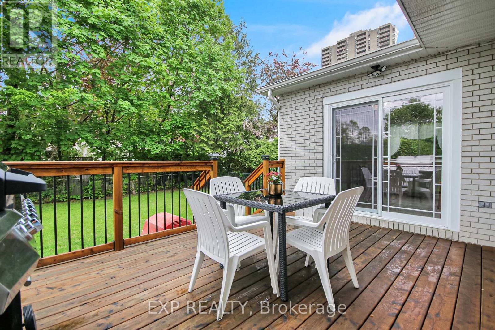 












2001 NEEPAWA AVENUE

,
Ottawa,




Ontario
K2A3L4

