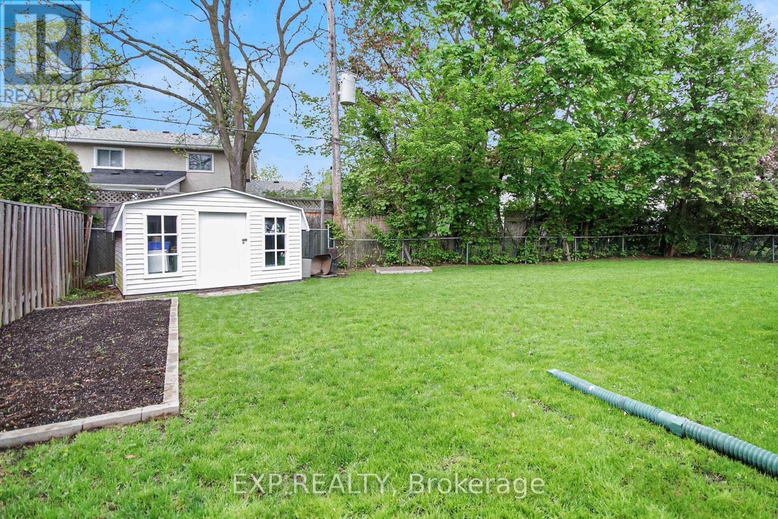 












2001 NEEPAWA AVENUE

,
Ottawa,




Ontario
K2A3L4

