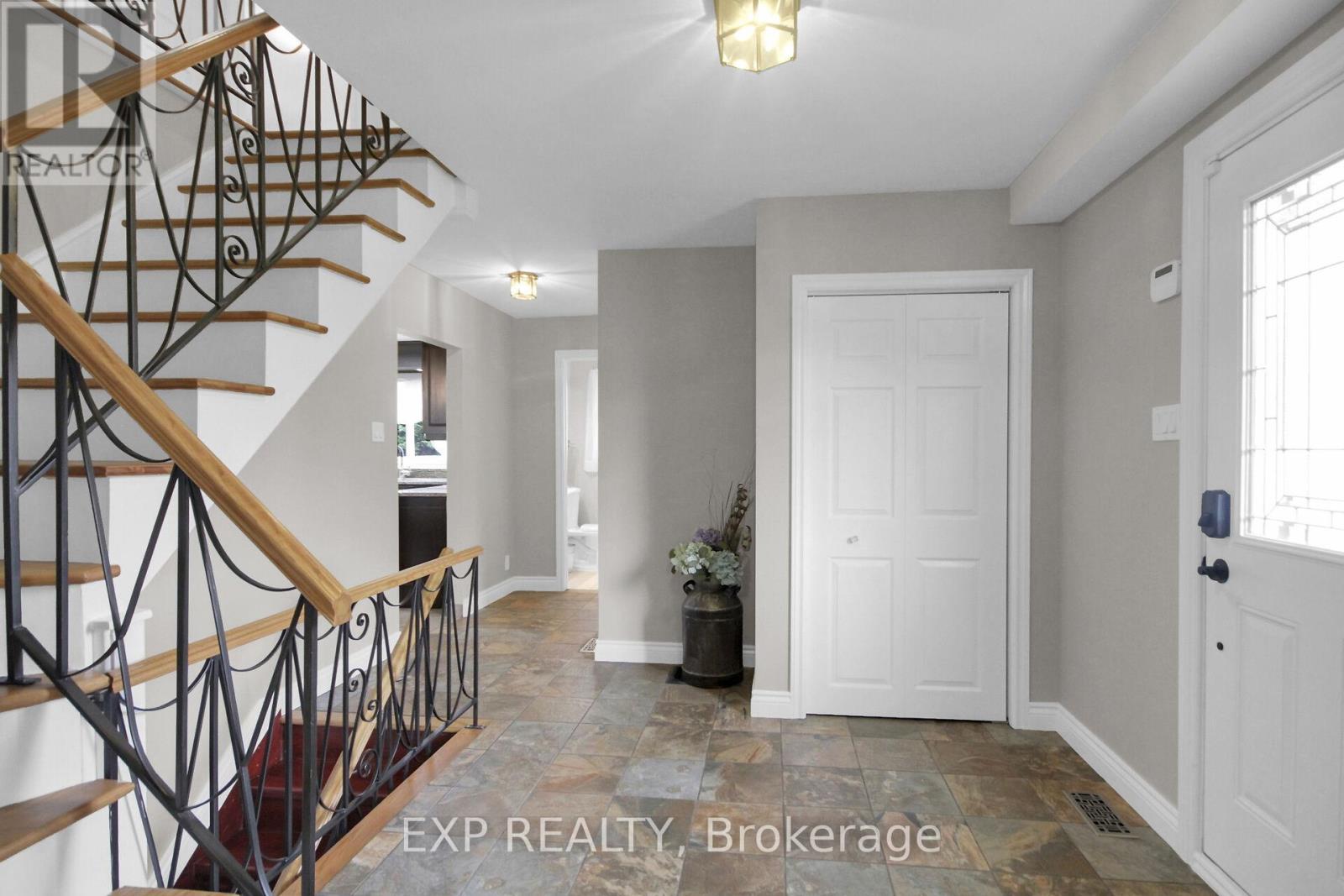 












2001 NEEPAWA AVENUE

,
Ottawa,




Ontario
K2A3L4

