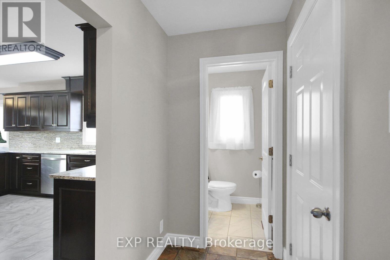 












2001 NEEPAWA AVENUE

,
Ottawa,




Ontario
K2A3L4

