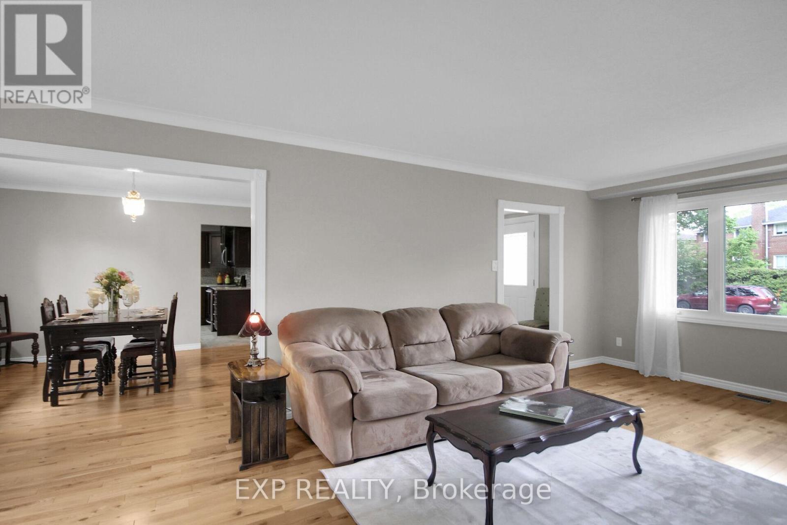 












2001 NEEPAWA AVENUE

,
Ottawa,




Ontario
K2A3L4

