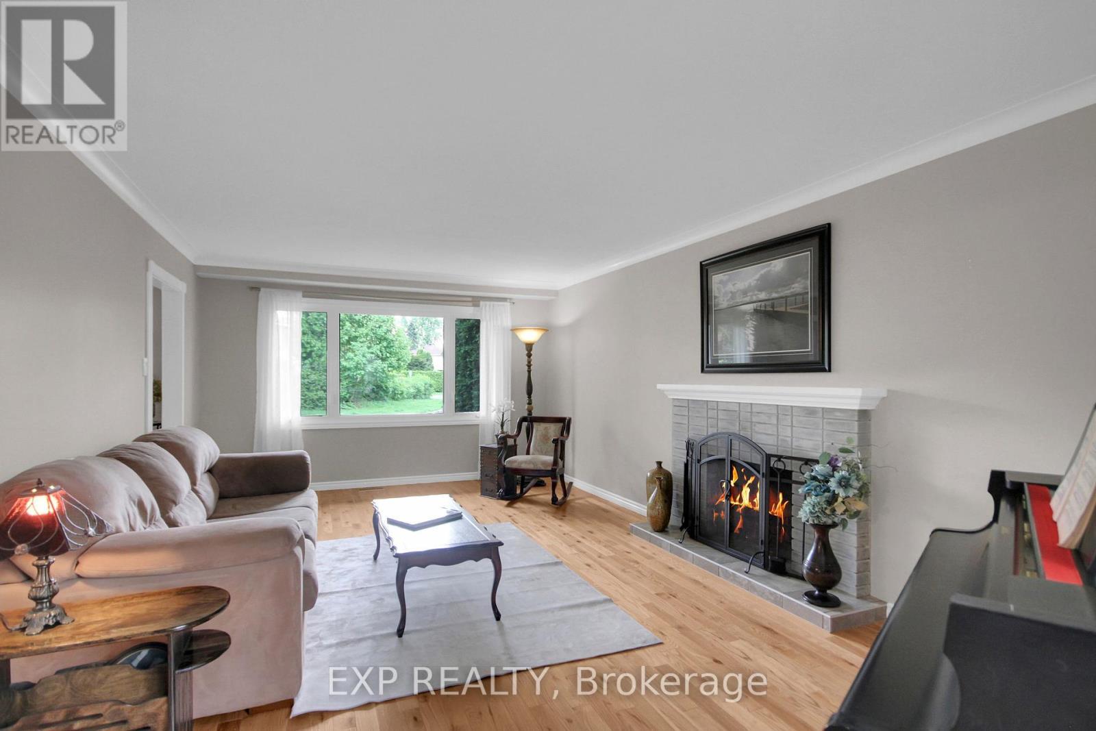 












2001 NEEPAWA AVENUE

,
Ottawa,




Ontario
K2A3L4


