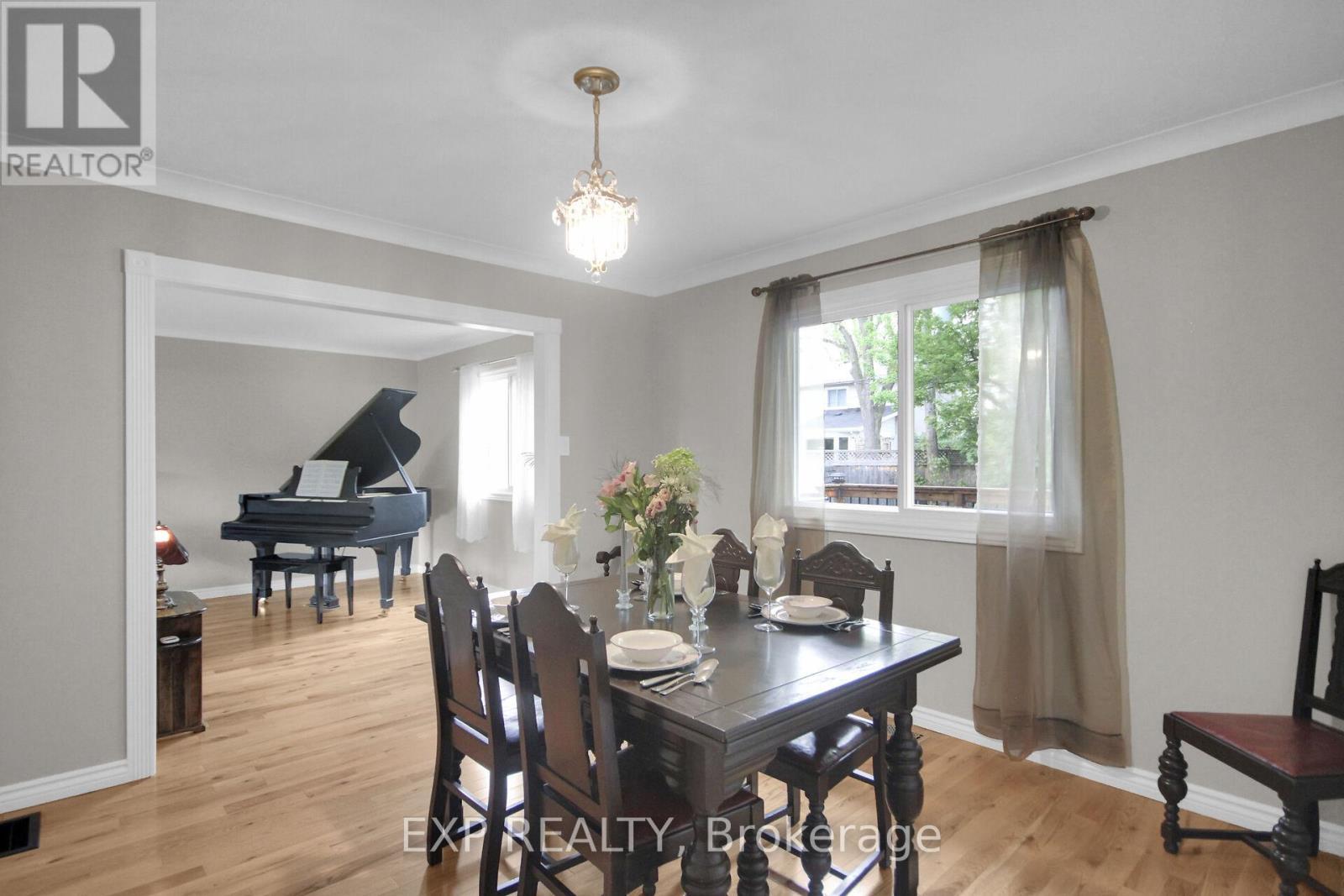 












2001 NEEPAWA AVENUE

,
Ottawa,




Ontario
K2A3L4

