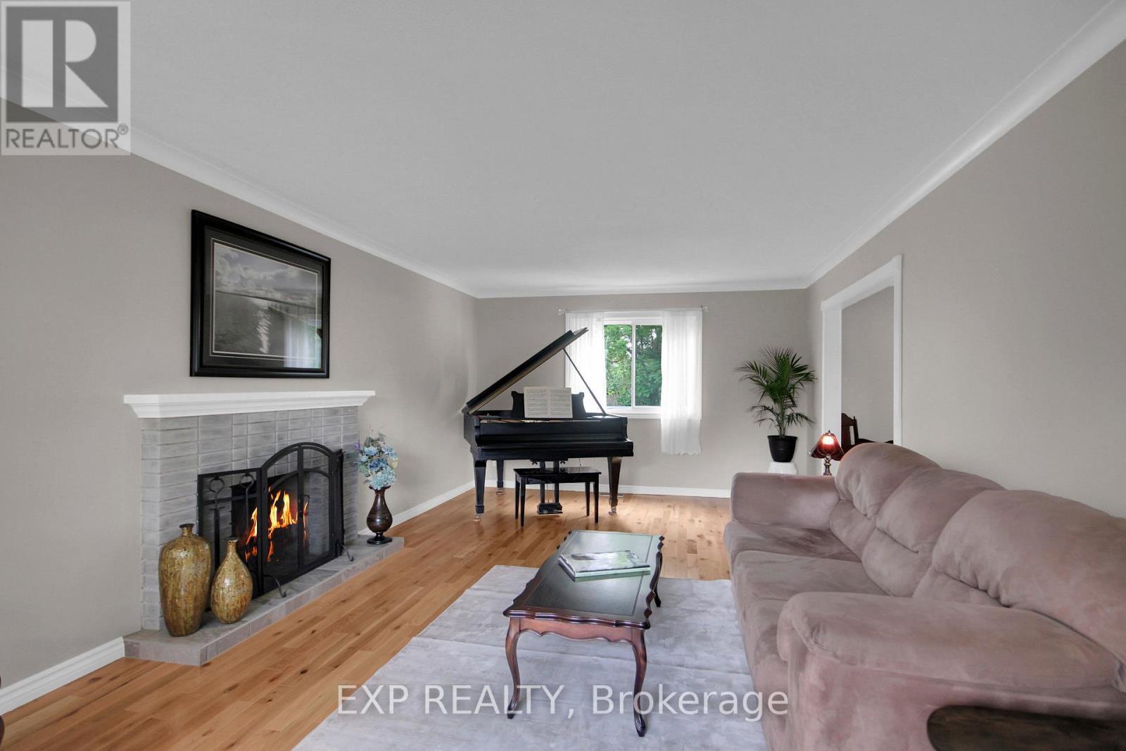 












2001 NEEPAWA AVENUE

,
Ottawa,




Ontario
K2A3L4

