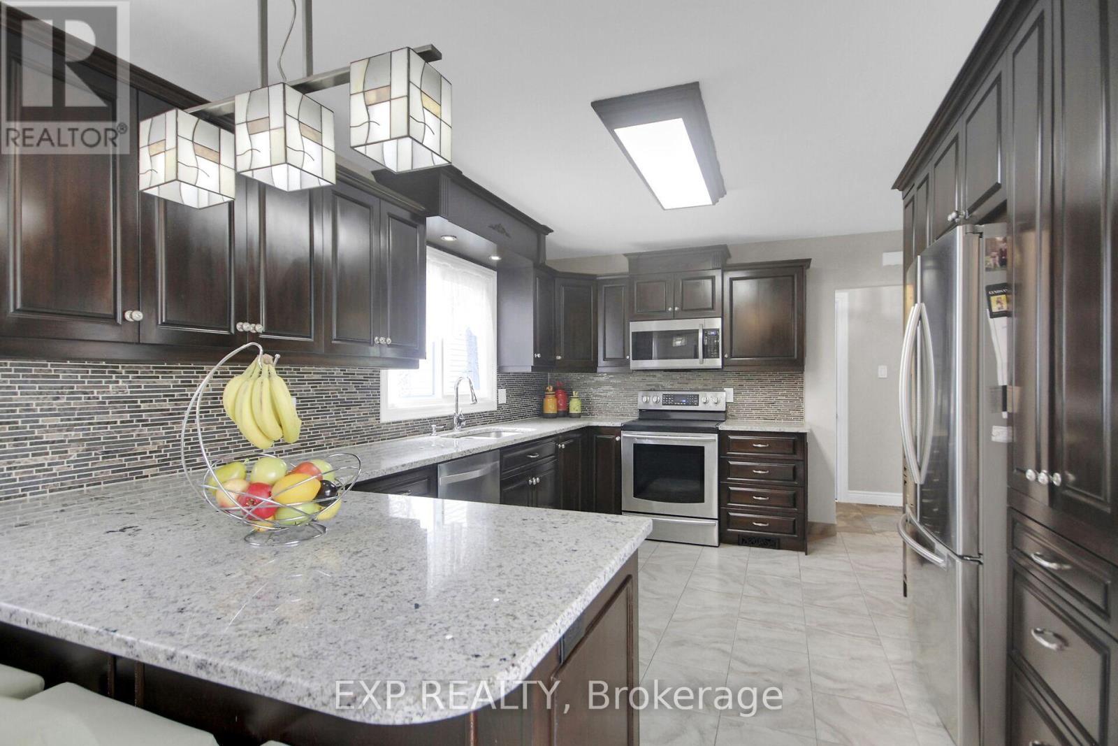 












2001 NEEPAWA AVENUE

,
Ottawa,




Ontario
K2A3L4

