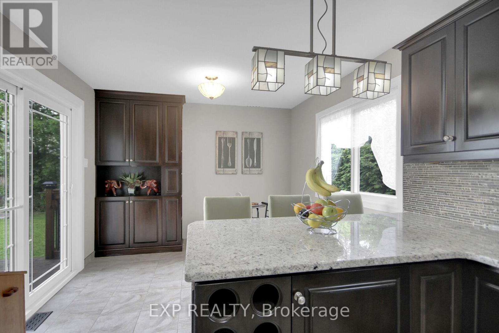












2001 NEEPAWA AVENUE

,
Ottawa,




Ontario
K2A3L4

