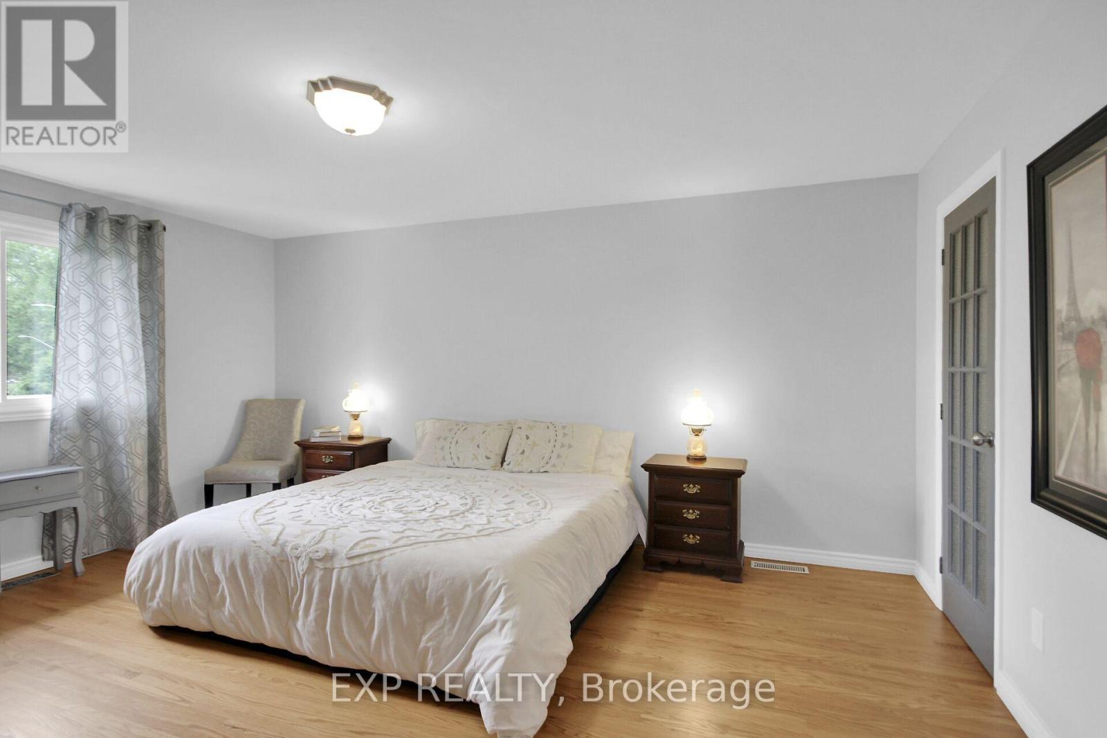 












2001 NEEPAWA AVENUE

,
Ottawa,




Ontario
K2A3L4

