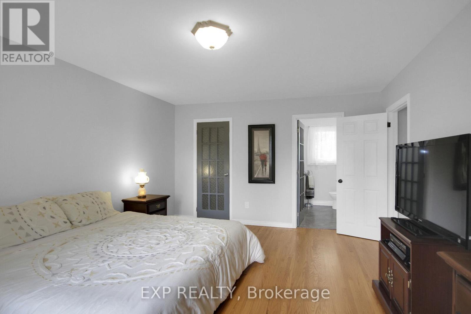












2001 NEEPAWA AVENUE

,
Ottawa,




Ontario
K2A3L4

