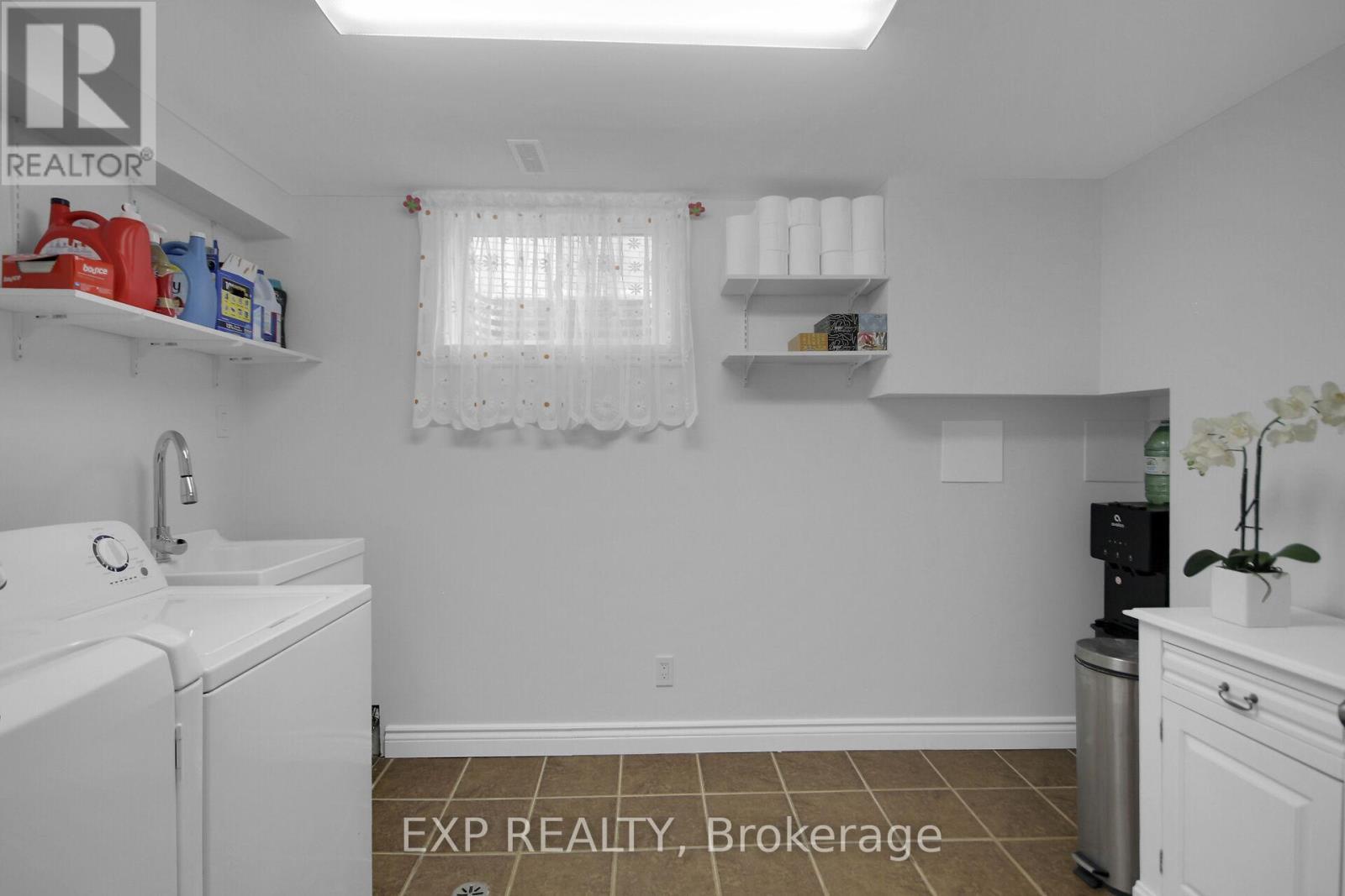 












2001 NEEPAWA AVENUE

,
Ottawa,




Ontario
K2A3L4

