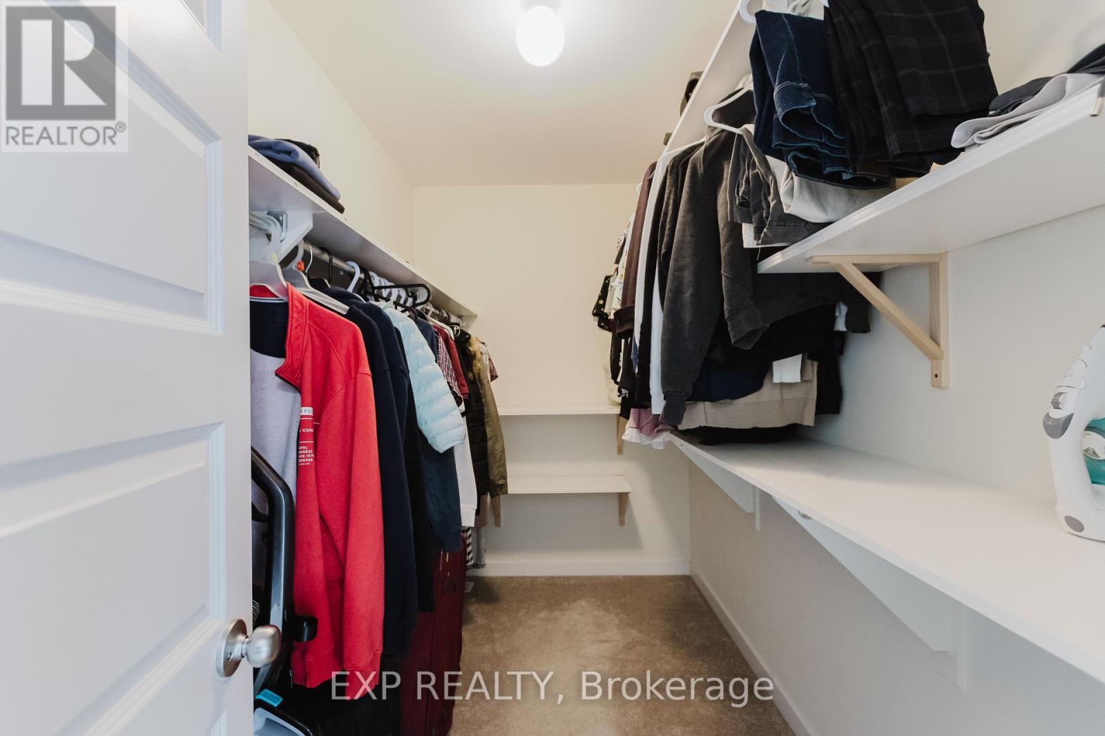 












301 BRETTONWOOD RIDGE

,
Ottawa,




Ontario
K2T0H8


