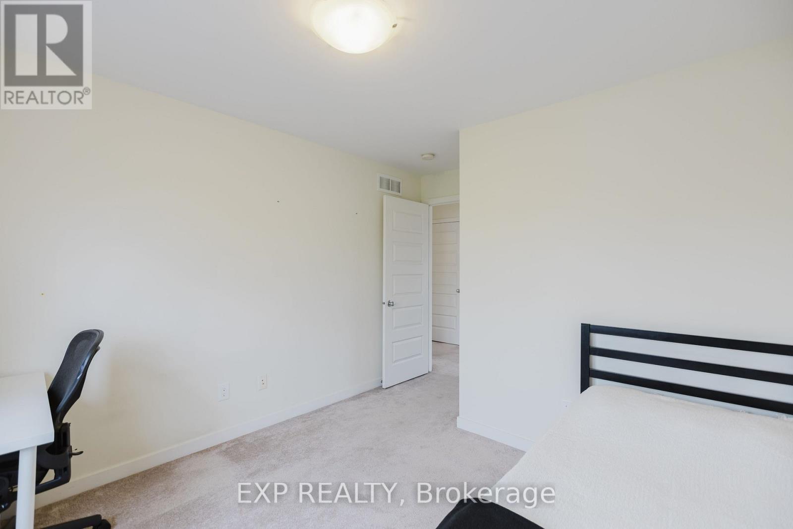 












301 BRETTONWOOD RIDGE

,
Ottawa,




Ontario
K2T0H8

