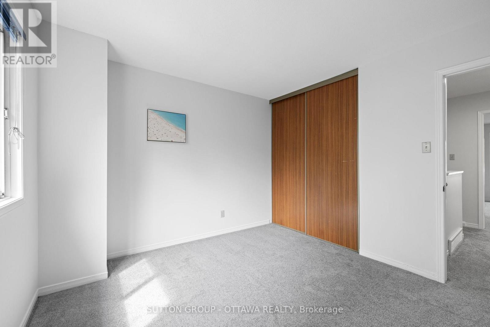 












218 SWITZER AVENUE

,
Ottawa,




Ontario
K1Z7H9

