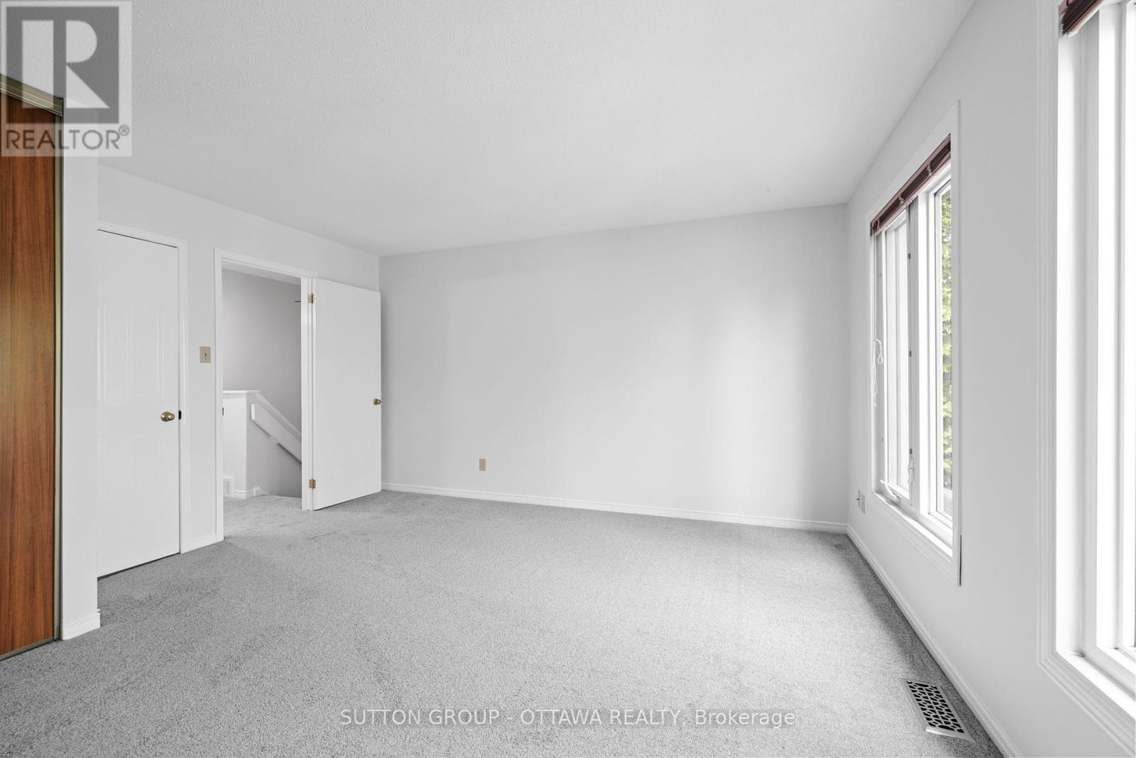 












218 SWITZER AVENUE

,
Ottawa,




Ontario
K1Z7H9

