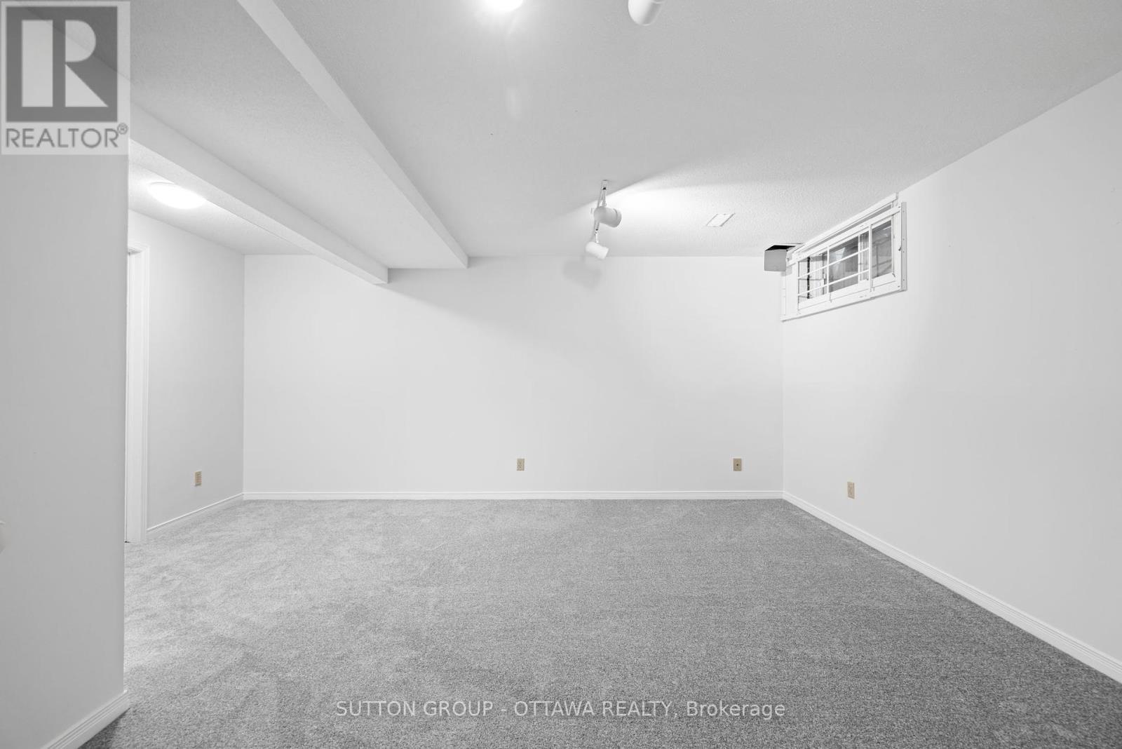 












218 SWITZER AVENUE

,
Ottawa,




Ontario
K1Z7H9

