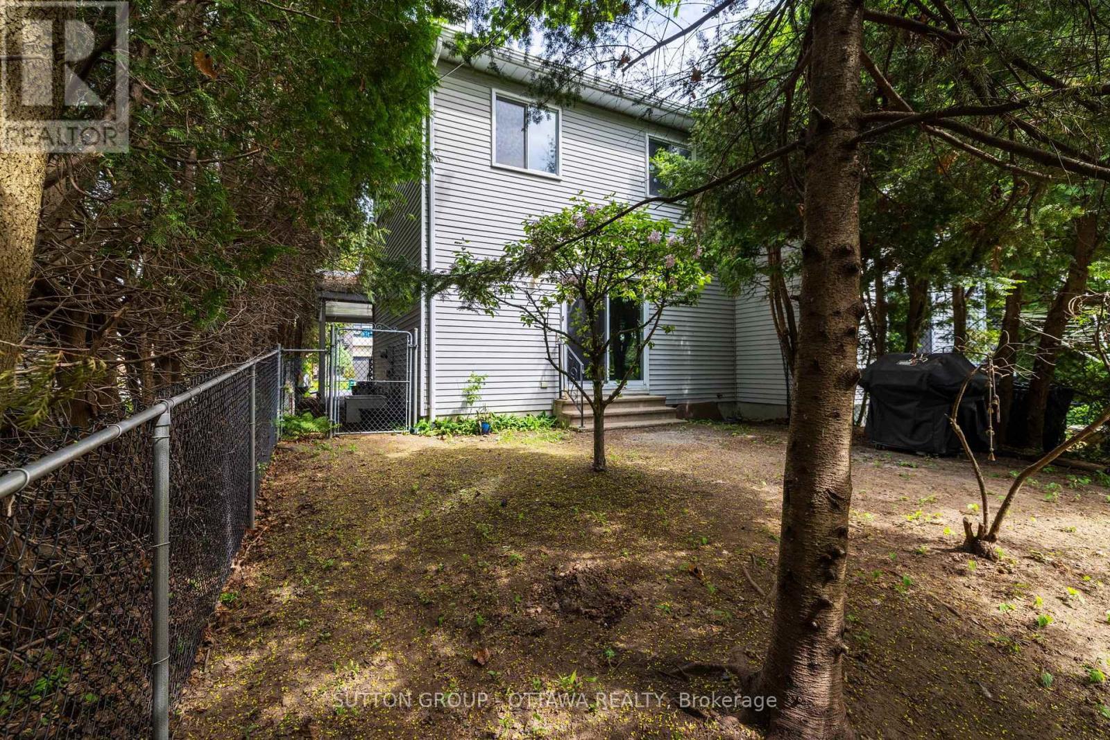 












218 SWITZER AVENUE

,
Ottawa,




Ontario
K1Z7H9

