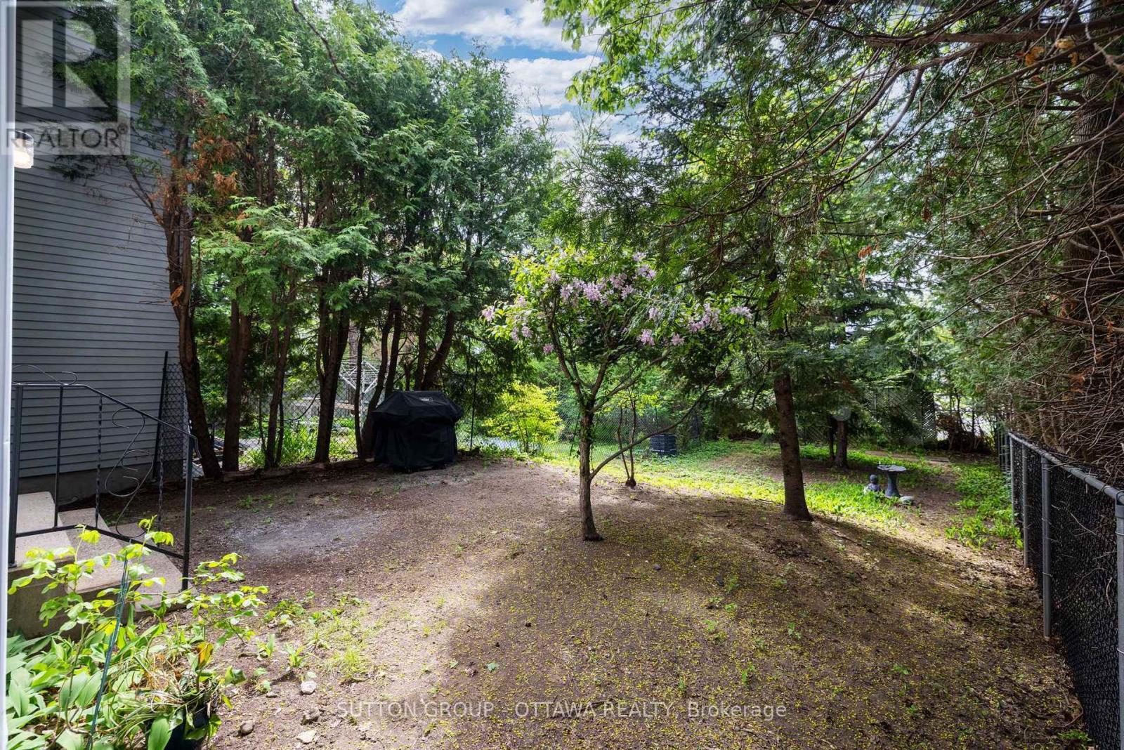 












218 SWITZER AVENUE

,
Ottawa,




Ontario
K1Z7H9

