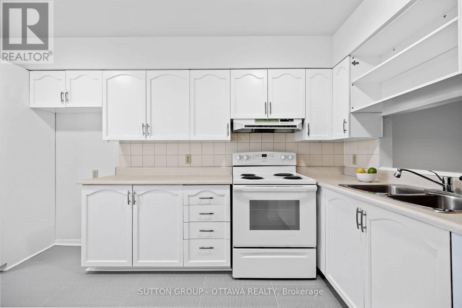 












218 SWITZER AVENUE

,
Ottawa,




Ontario
K1Z7H9

