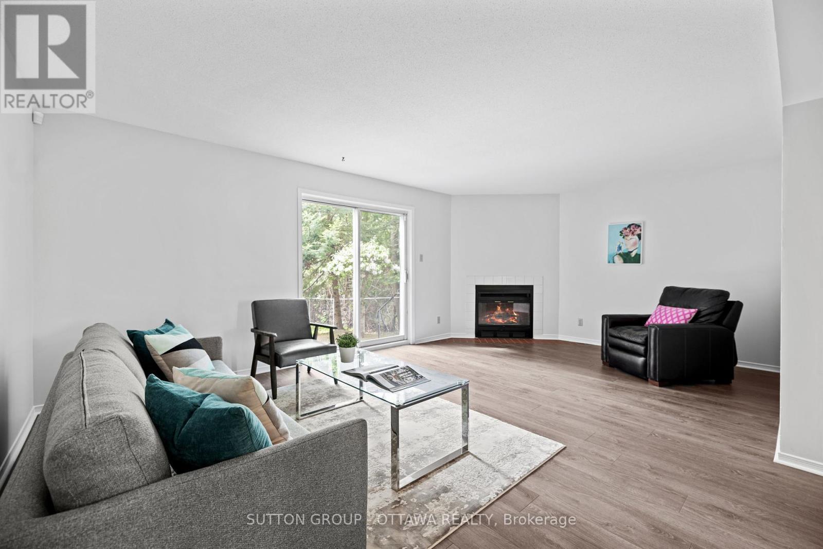 












218 SWITZER AVENUE

,
Ottawa,




Ontario
K1Z7H9

