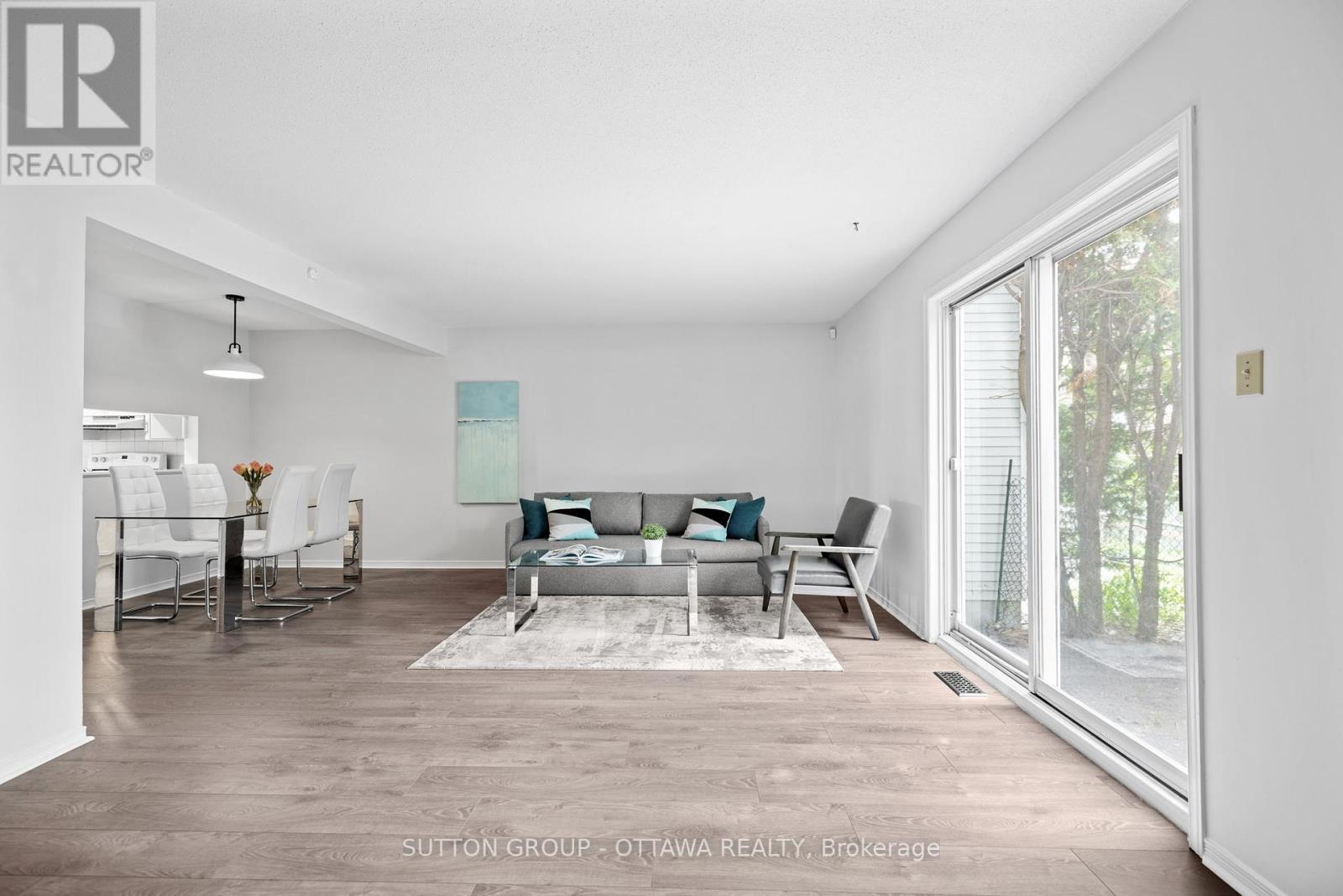 












218 SWITZER AVENUE

,
Ottawa,




Ontario
K1Z7H9

