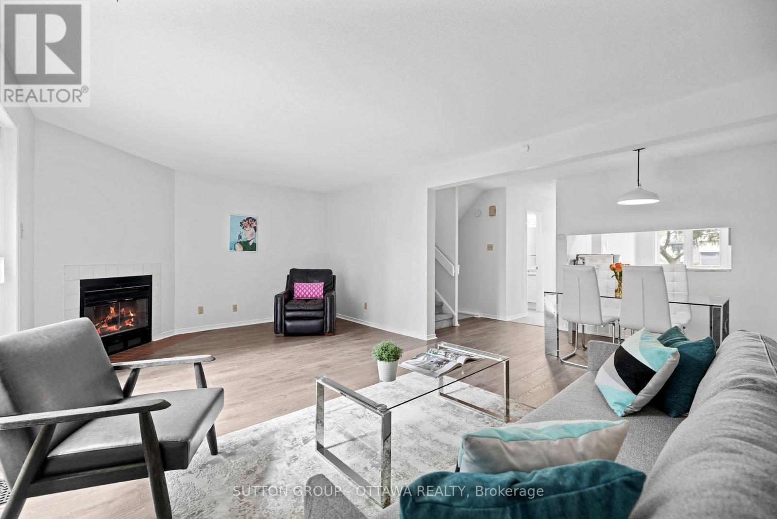 












218 SWITZER AVENUE

,
Ottawa,




Ontario
K1Z7H9

