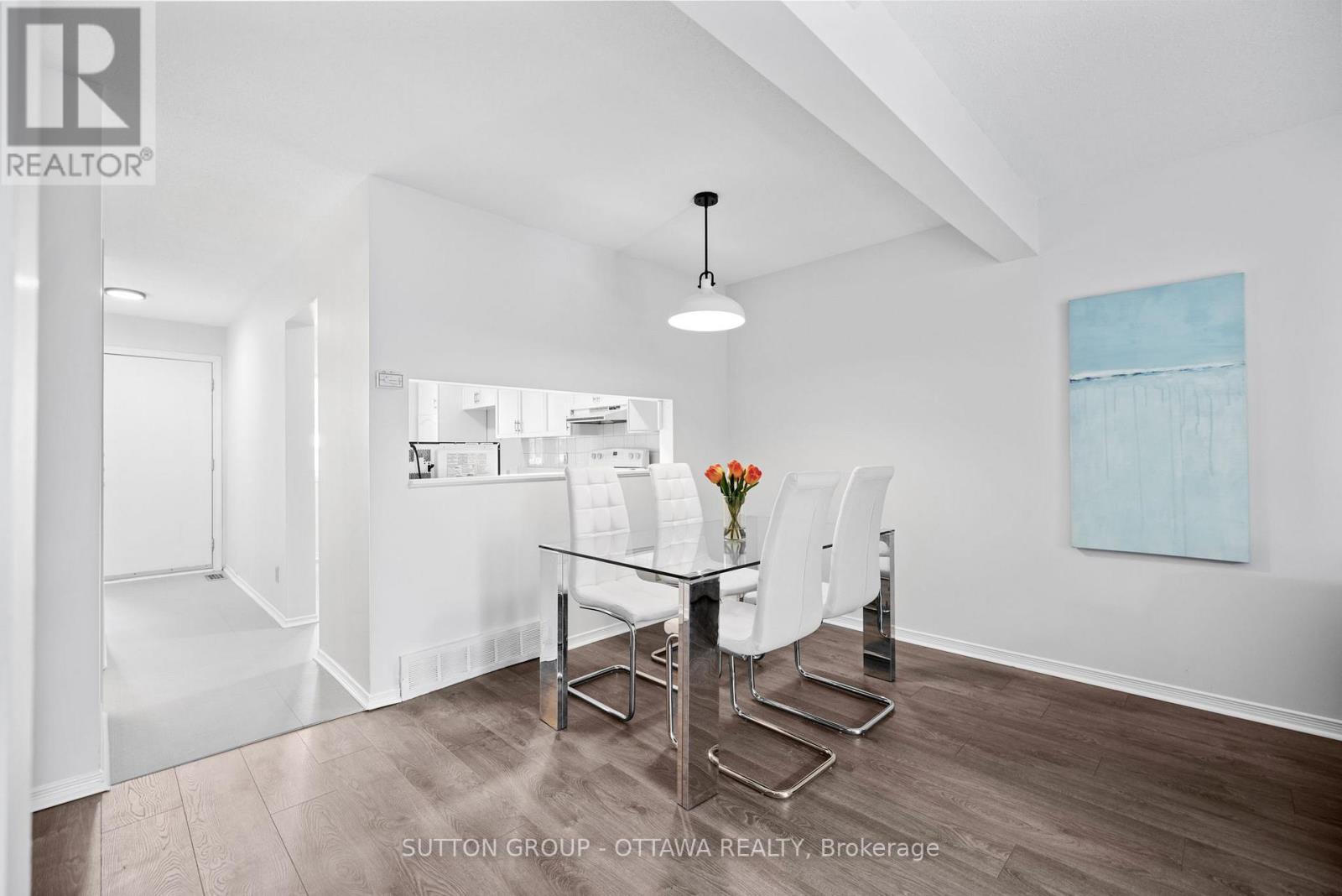 












218 SWITZER AVENUE

,
Ottawa,




Ontario
K1Z7H9

