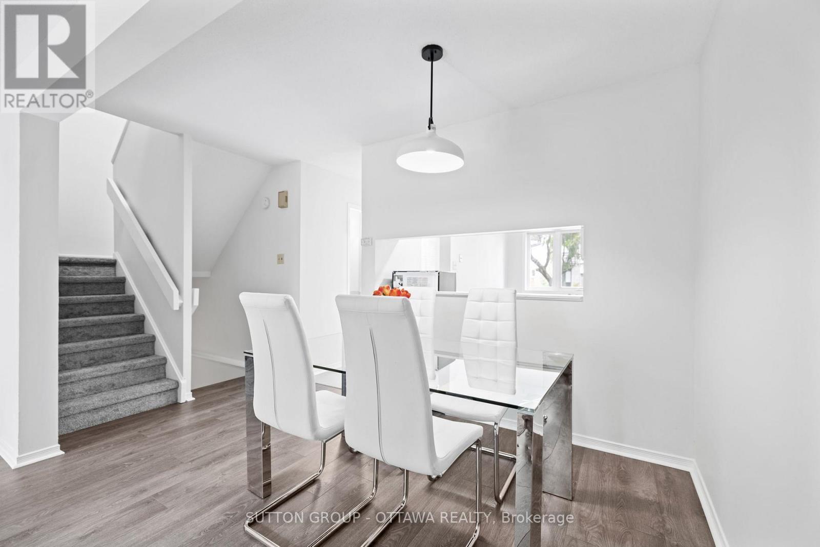 












218 SWITZER AVENUE

,
Ottawa,




Ontario
K1Z7H9

