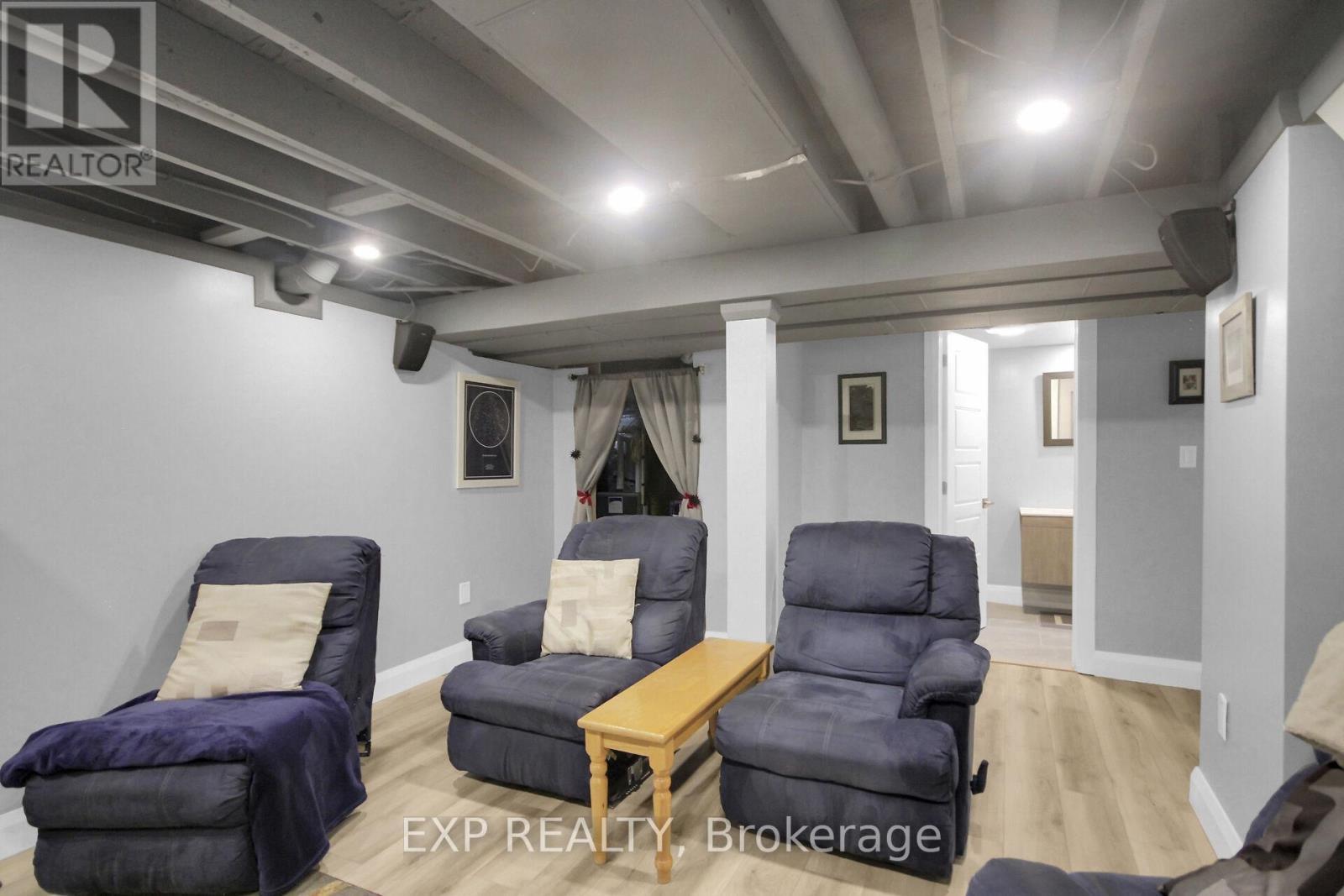 












1447 MAXIME STREET

,
Ottawa,




Ontario
K1B4E7

