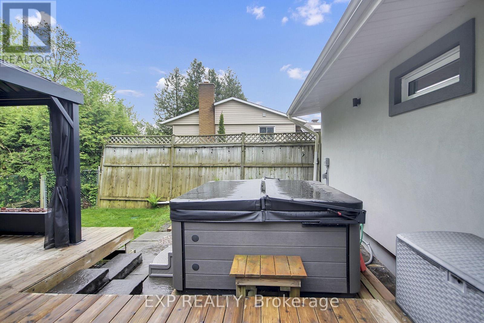 












1447 MAXIME STREET

,
Ottawa,




Ontario
K1B4E7

