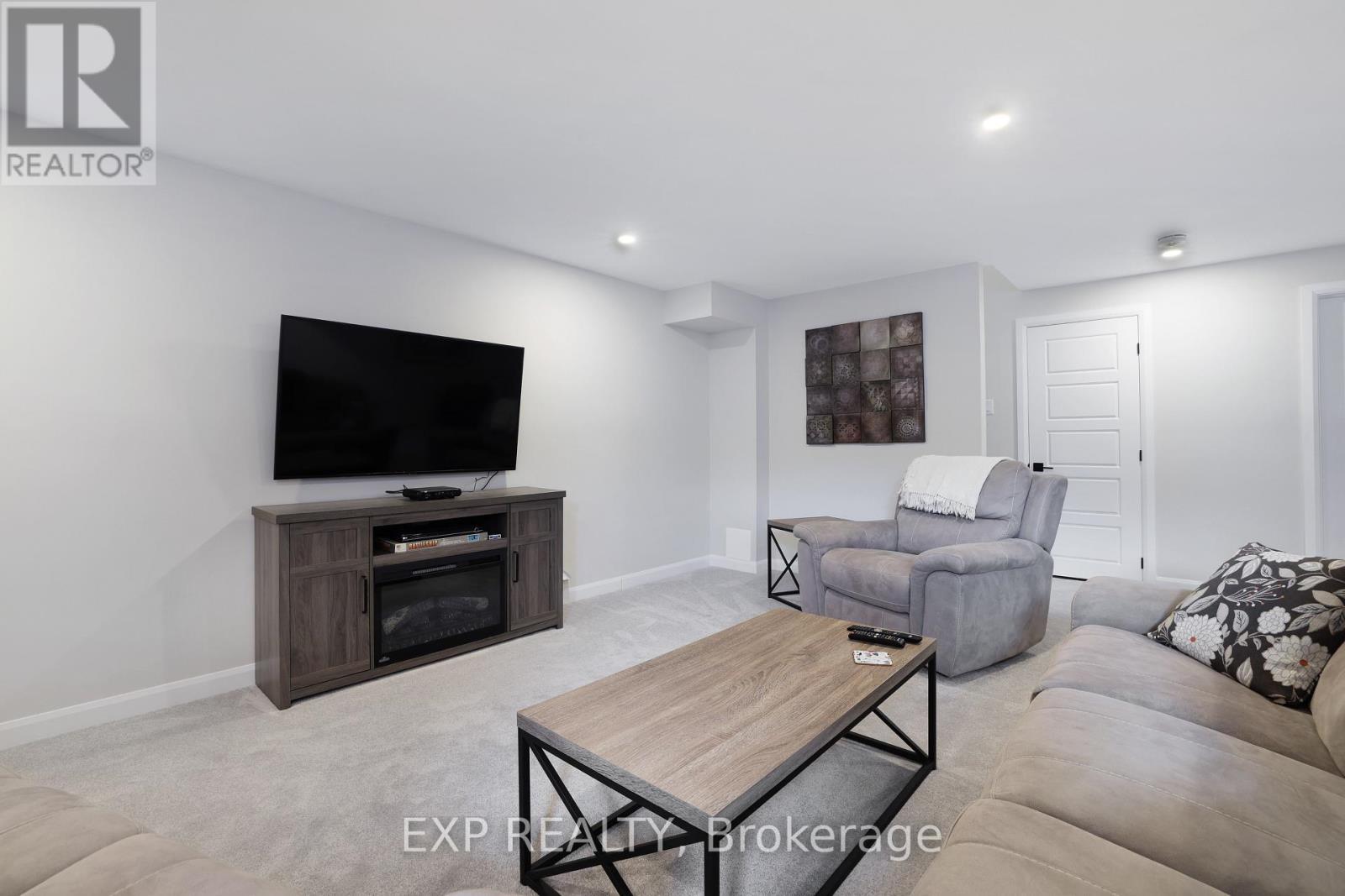 












1000 PARABOLICA WAY

,
Ottawa,




Ontario
K2T0P8

