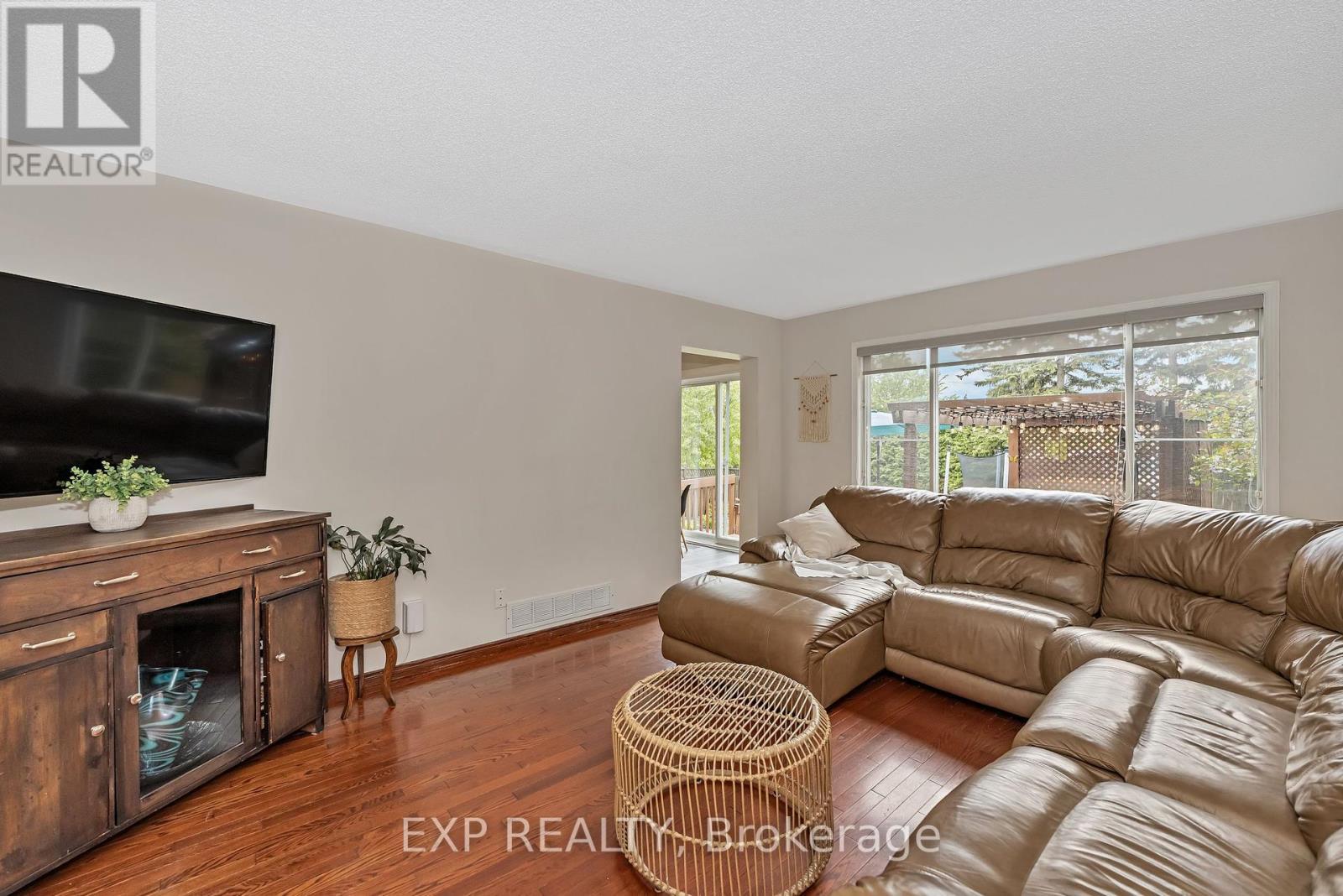 












6174 ARBOURWOOD DRIVE

,
Ottawa,




Ontario
K1C7L5

