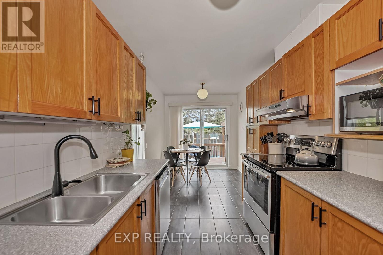












6174 ARBOURWOOD DRIVE

,
Ottawa,




Ontario
K1C7L5


